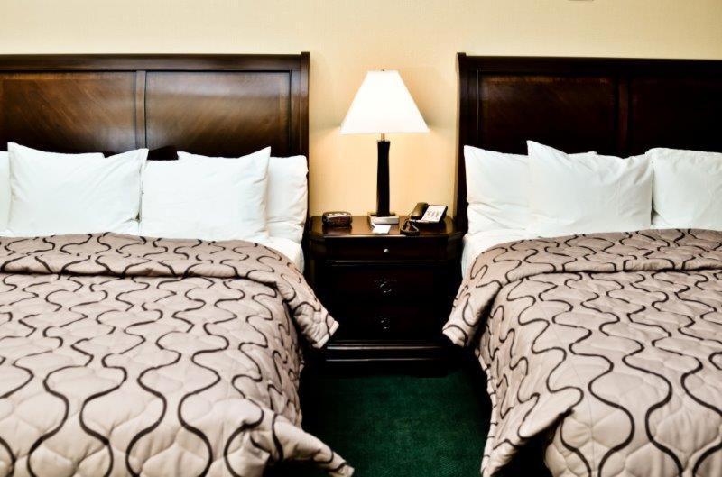 Pacer Inn & Suites Motel เดลาแวร์ ภายนอก รูปภาพ