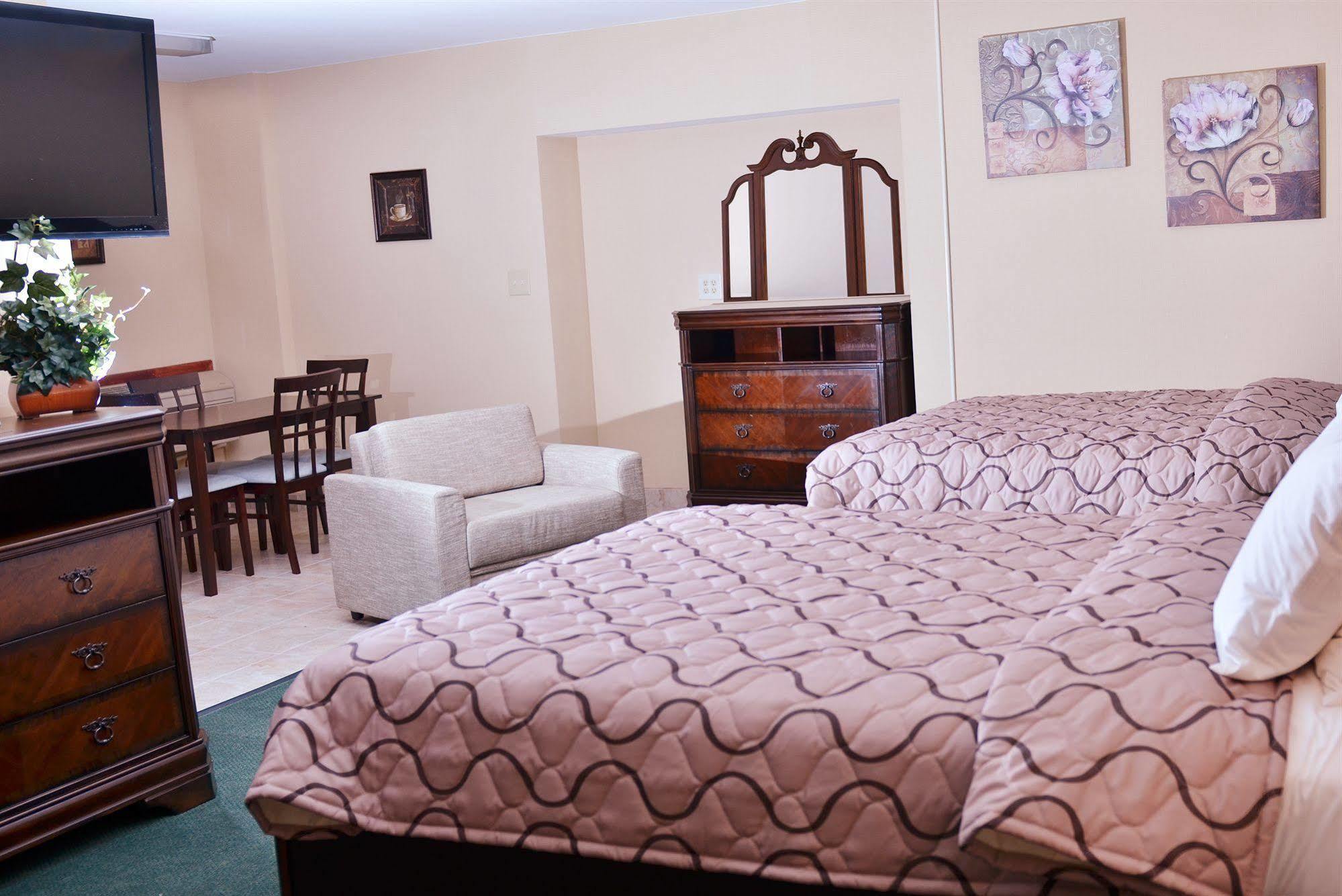 Pacer Inn & Suites Motel เดลาแวร์ ภายนอก รูปภาพ